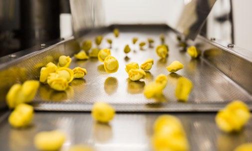 Semole di grano duro e uova fresche rigorosamente 100 % italiane Solo lei vanta una sfoglia così: inconfondibile, porosa, pronta