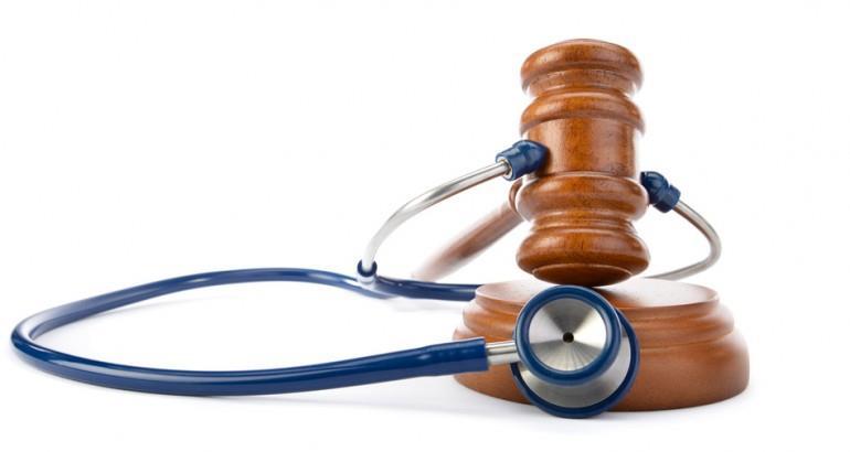 La non esigibilità di atti professionali contrari a legge Il paziente non può esigere trattamenti sanitari contrari a norme di legge, alla