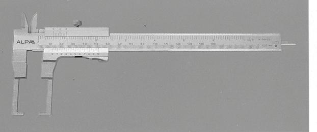 IP67 Outside grooves digital caliper Reading A B AA110150 0 150 5 2,5 1/20-1/28" AA110200 0 200 10 4 C D E 2,5 23 50 Calibro digitale in acciaio inox temprato IP67 con preset.