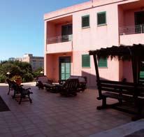 I clienti possono accedere al centro Polifunzionale JAMAL, situato di fronte alla baia del bue Marino appena fuori dal paese di Pantelleria, composto da 8 dammusi di cui 2 sale ristoranti, un bar, un