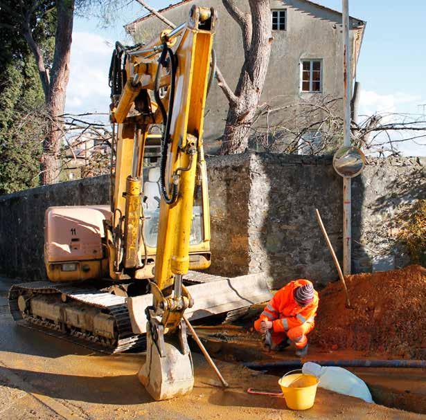 comunale. Si completerà così l opera che nel 2013 aveva interessato il tragitto tra la farmacia di Colle di Compito e l incrocio con via di Valle.