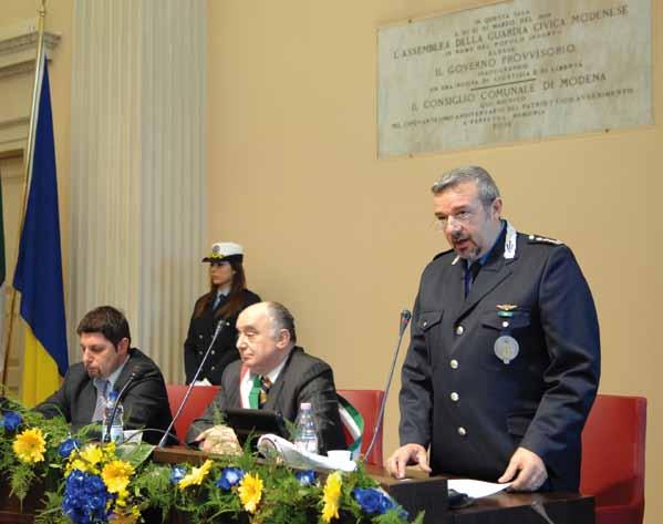 La cerimonia continua in Municipio, nella sala del Consiglio dove il Comandante riassume l attività espletata dalla Polizia Municipale nell anno precedente, evidenziando gli avvenimenti più
