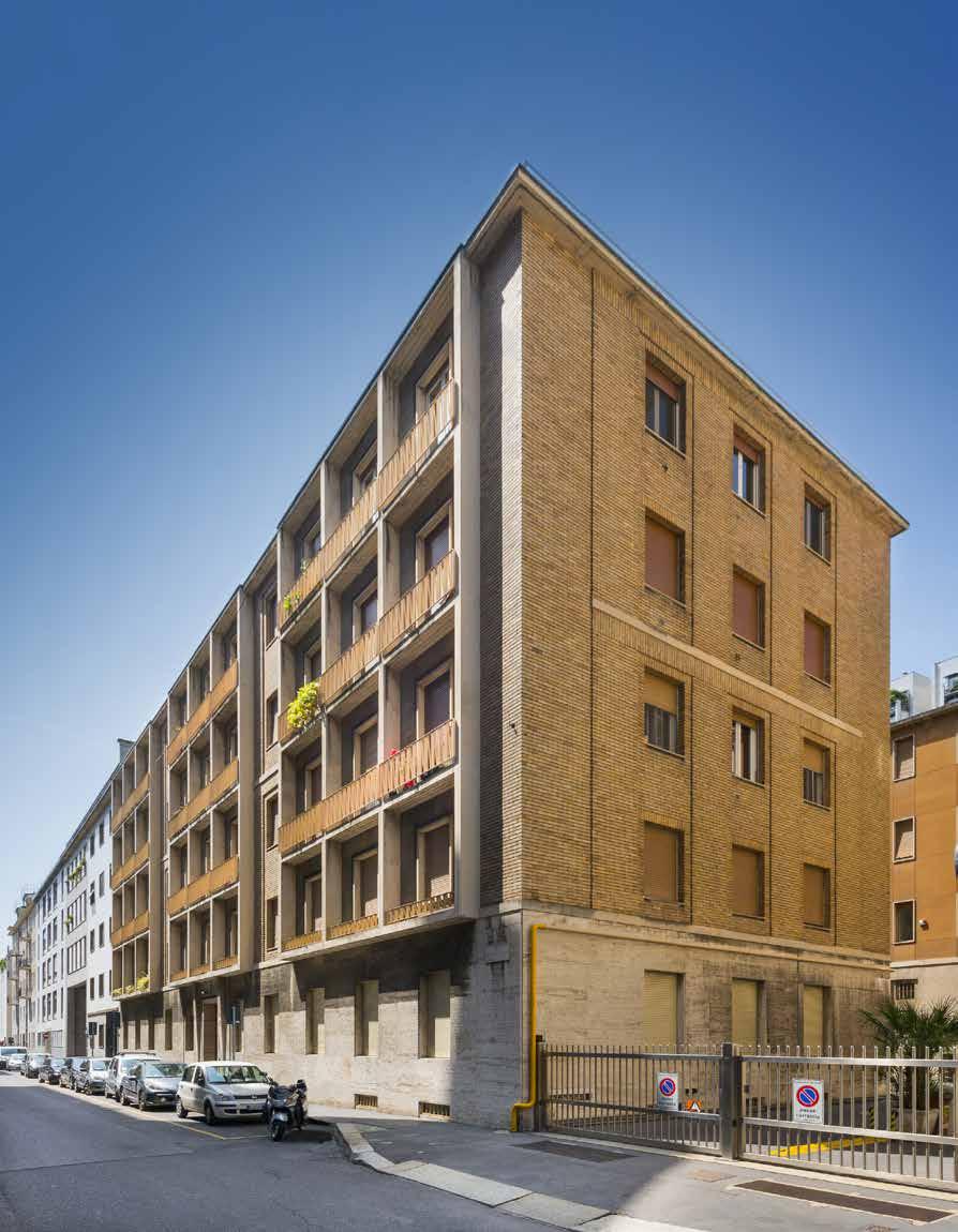 Via San Senatore 2 In via San Senatore 2 sorge l edificio realizzato negli anni del dopoguerra: lo stile architettonico è caratteristico degli anni 50, altero e con balconate e parapetti in ferro dal