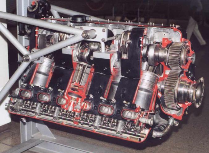 Il motore di partenza La progettazione parte dal risultato di una tesi precedente in cui si era studiata la conversione di un motore aeronautico ad accensione comandata dalle elevate prestazioni in