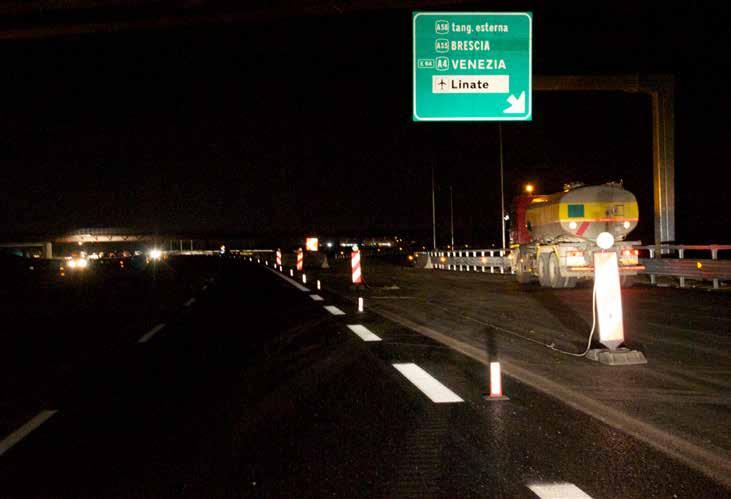 Teem A58 al traguardo Cantieri aperti anche a Pasqua per terminare la stesura dell asfalto e le ultime operazioni di montaggio segnaletica, dotazioni tecnologiche e piantumazioni: la nuova autostrada