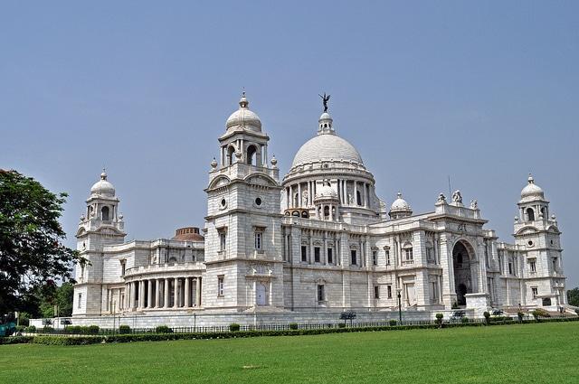 Howrah Bridge, Belur Math, Vivekananda Setu, Dakshineswar Temple, GPO, Writers Building, Eden Garden Stadium, St.