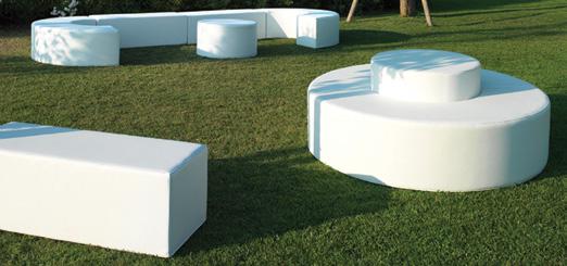 Colore bianco. ARR.EST.06 Pouff Recto 46x140, h 46 cm. Colore bianco. 16 17