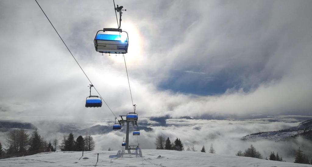 STAGIONE INVERNALE 2018-2019: AGGIORNAMENTO Comunicato del 13.12.2018 Foto dalla stazione di monte della seggiovia Malghette.