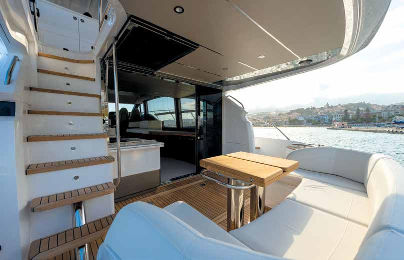 Il cantiere Princess costruisce barche fino a Elegante, comoda e spaziosa: da un secondo divano lineare posto di 40
