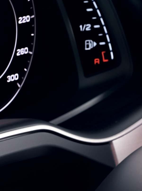 01 La strumentazione completamente digitale Audi virtual cockpit (di serie) presenta tutte le informazioni rilevanti per la marcia su un display a colori da 12,3 pollici ad alta risoluzione.