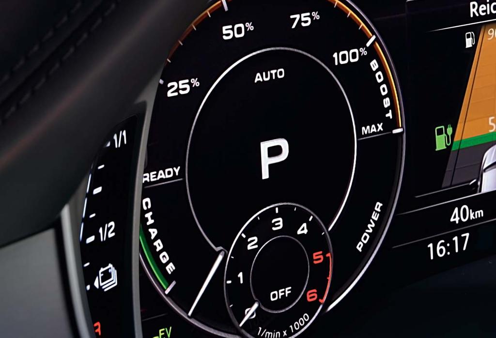 01 La strumentazione completamente digitale Audi virtual cockpit (di serie) presenta tutte le
