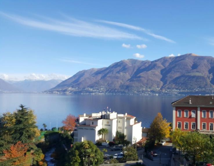 Tutti gli appartamenti sono dotati di terrazze che garantiscono, a seconda della posizione una splendida vista sul Lago Maggiore (3,5 locali) o sulle montagne oltre ad una parziale vista lago (2,5