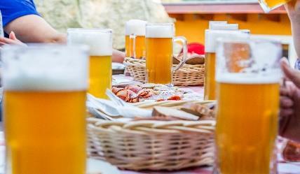 Su prenotazione, è possibile accedere al trattamento privato di un'ora presso la Beer Spa di Karlovy Vary,