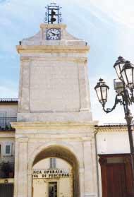 mitologica. Dal passaggio si giunge ai resti del castello e alla Chiesa dell Assunta, rasi al suolo dal terremoto del 1980. figura.