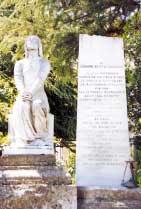 (ultimi anni dell Ottocento) e (fig. 14) un Monumento dedicato a coloro che perirono durante il terremoto del 1980.