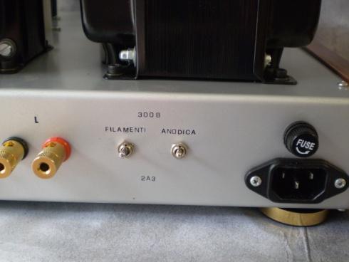 AMPLIFICATORE INTEGRATO HIFI a valvole mod: IEL300B Ingressi ad alto livello : CD AUX - LINE Impedenza di