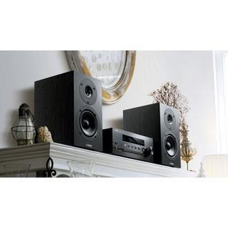 MusicCast MCR-N470D Apparenza tradizionale con numerose funzioni incluso il tuner DAB.