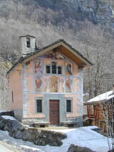 quattro monofore. Il concerto campanario varia da caso a caso, ma nei campanili principali le campane sono solitamente quattro.