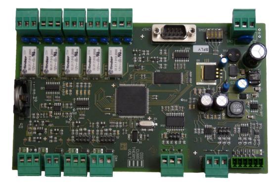 Le porte di comunicazione supportano i seguenti standards: - Bacnet MS/TP - RS-485 su protocollo proprietario per comunicazione con pannelli ambiente - RS-485 multiprotocollo liberamente