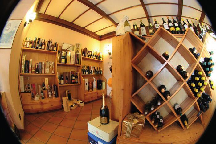 Degustazione vini a Gattinara ogni MERCOLEDì 4 1 11 8 18 22 25 29 Alla scoperta di Gattinara, la città dove nasce una delle più importanti e rinomate DOCG piemontesi: la sua storia