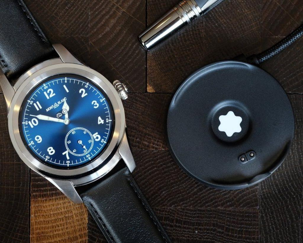 C A R A T T E R I S T I C H E IL NUOVO MONTBLANC SUMMIT SMARTWATCH Android Wear 2.0 Connettività Bluetooth 4.1 BLE Connettività Wi-Fi 802.