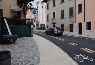 Il percorso prevede la svolta a sinistra lungo via Mazzini e qui il percorso è in salita, rialzato rispetto al piano stradale ed affiancato dalla pista ciclabile (Foto 88,89).