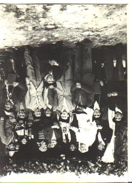 Foto di gruppo dei teatranti paesani.