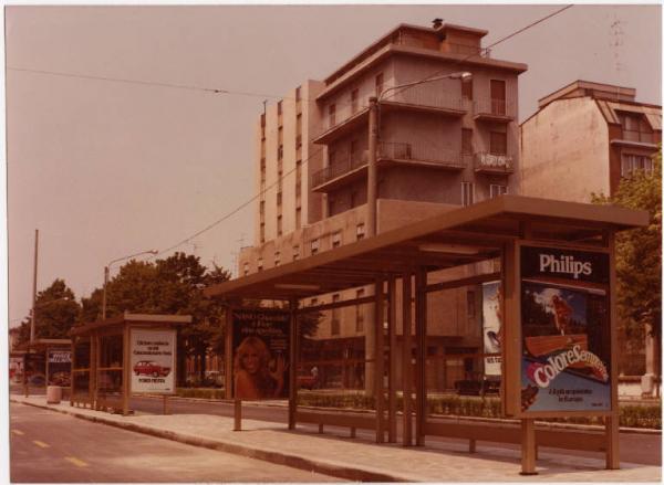 Mantova - Viale Risorgimento - Stazione passante degli autobus - Pensiline Anonimo Link risorsa: http://www.lombardiabeniculturali.