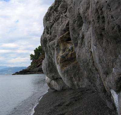 2.1 IT9210015 Acquafredda di Maratea La zona in cui ricade il SIC di Acquafredda presenta diverse cavità naturali. In seguito a colloquio con il Dott.