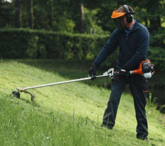 PRATO FIORITO 1-2 interventi anno Taglio con raccolta dell erba: in tal caso la Ditta asporterà immediatamente i materiali di risulta dello sfalcio e dovrà utilizzare macchine che asportano