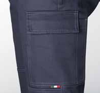 bottoni coperti polsi al fondo manica chiusi con bottone 1 taschino applicato al petto sinistro PANTALONE elastico in vita posteriore 2