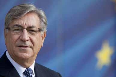 Premessa di Karmenu Vella Commissario per l ambiente, gli affari marittimi e la pesca Le economie costiere necessitano e meritano un sostegno finanziario, il quale deve andare a rafforzare l