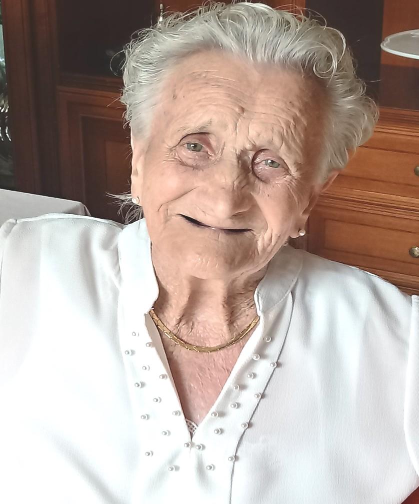 I 100 ANNI DI NONNA GIUSEPPINA Colnago, Via Cascina Lanzi: qui abita GIUSEPPINA PASSONI che, sabato 22 settembre, ha festeggiato con la sua famiglia e tanti amici 100 anni.