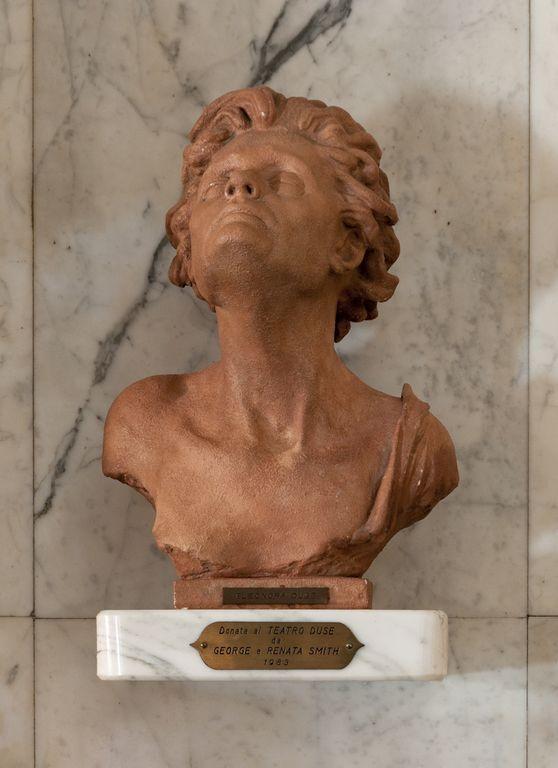 Bologna, Teatro Eleonora Duse, busto in