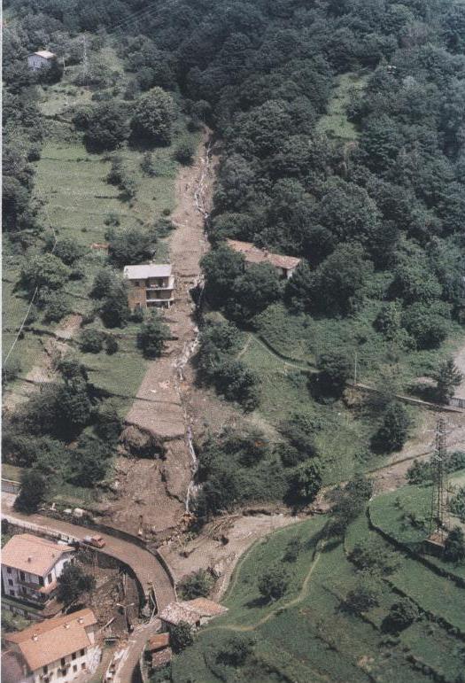 alluvionale del 1997, a Dervio (89 mm di pioggia in 3 ore) e a Bellano (85 mm in due ore)