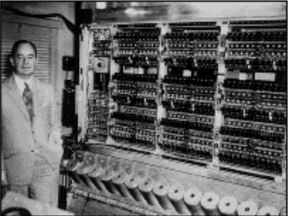 8 Prima generazione di controllori (1950): interruttori e bobine elettrici possono implementare controlli logici: l elemento elettromagnetico relè realizza l interruttore permettendo la circolazione