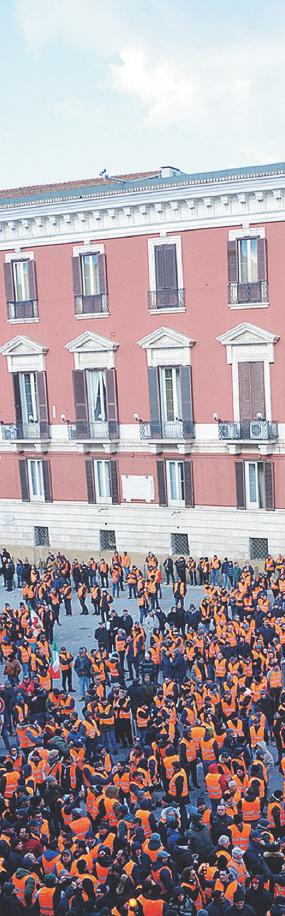 strade di Bari per la manifestazione dei gilet arancioni Foto Luca turi Difficile sostituire l assessore. Così la Puglia perde il coordinamento delle Regioni MASSIMILIANO SCAGLIARINI l BARI.