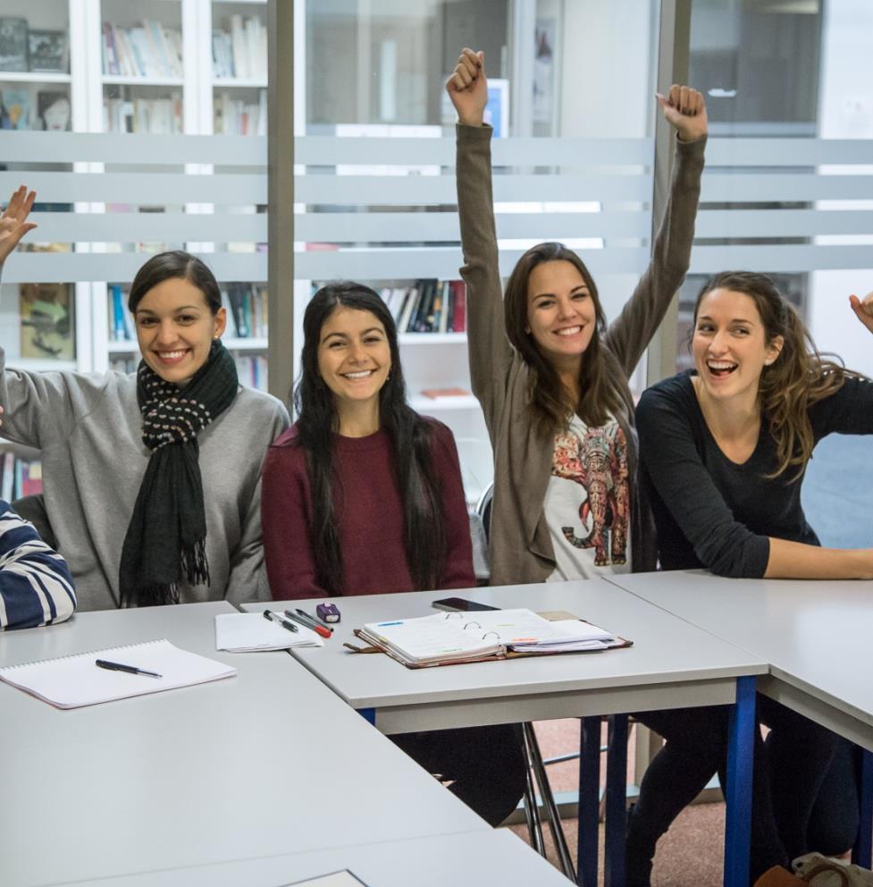 PRESENTAZIONE Lyon Bleu è una scuola privata creata nel