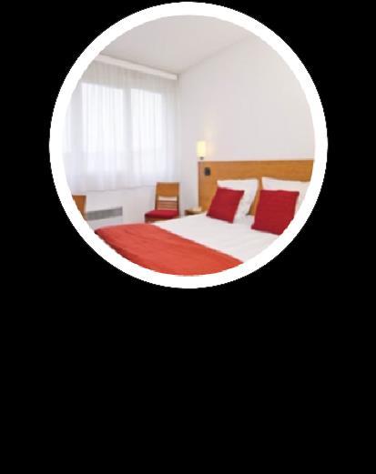 con trasporti pubblici) Albergo e residenza Camera singola o doppia, bagno privato in albergo Monolocale con cucinotto in residenza.