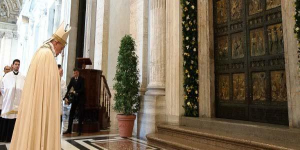 La domenica successiva, la Terza di Avvento, si aprirà la Porta Santa nella Cattedrale di Roma, la Basilica di San Giovanni in
