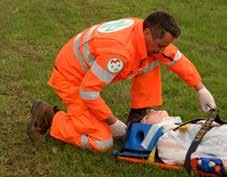 SCENARI DI SOCCORSO Introduzione La gestione di un servizio in emergenza è tanto più efficace quanto lo è l interazione, la collaborazione e la comunicazione tra i membri della squadra in ambulanza.