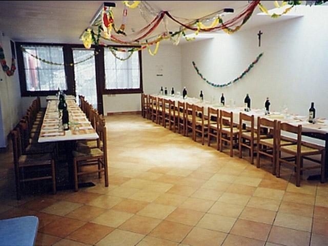 Sala da pranzo Al piano terra l ampia sala da pranzo, dotata di cucina attrezzata e di dispensa, è