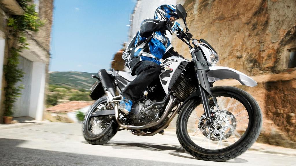 L'avventura è dietro l'angolo XT660R è la moto che fa per te.