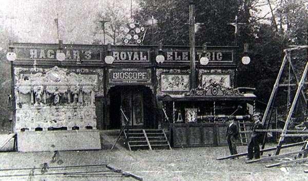One reel Haggar s Royal Electric Bioscope, Neath 1903 Il pubblico, diventato esigente, inizia a pretendere almeno film one-reel (una bobina di 300 mt.
