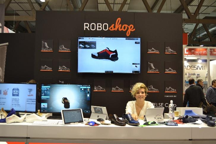 Figura 2 - Il punto di partenza de Innovation Arena nel 2018 definito RoboShop 2018 I processi FACTORY ON DEMAND: produzione ibrida & Just-in-time Il processo aveva inizio nella 3D Virtual Boutique