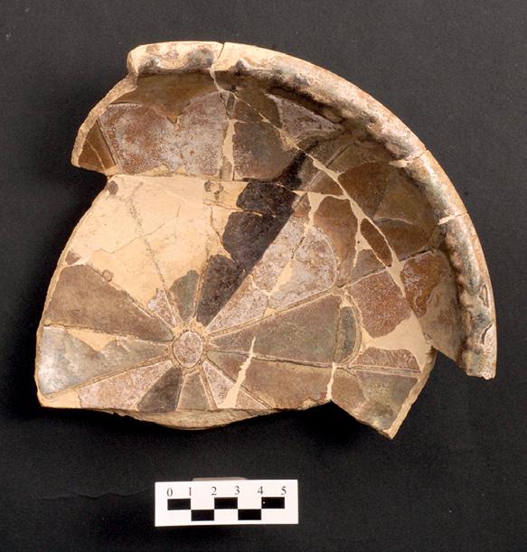 - 23 - Fig. 4 Ceramica a cuerda seca, Al-Andalus, XI-prima metà XII secolo. Fig. 5 Piccola anfora apoda (table amphora). Mar di Marmara, Mar Nero, prima metà XIII secolo.