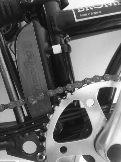 Alcune casistiche hanno evidenziato un possibile semi-deragliamento della catena dalla corona anteriore in fase di chiusura della bici.