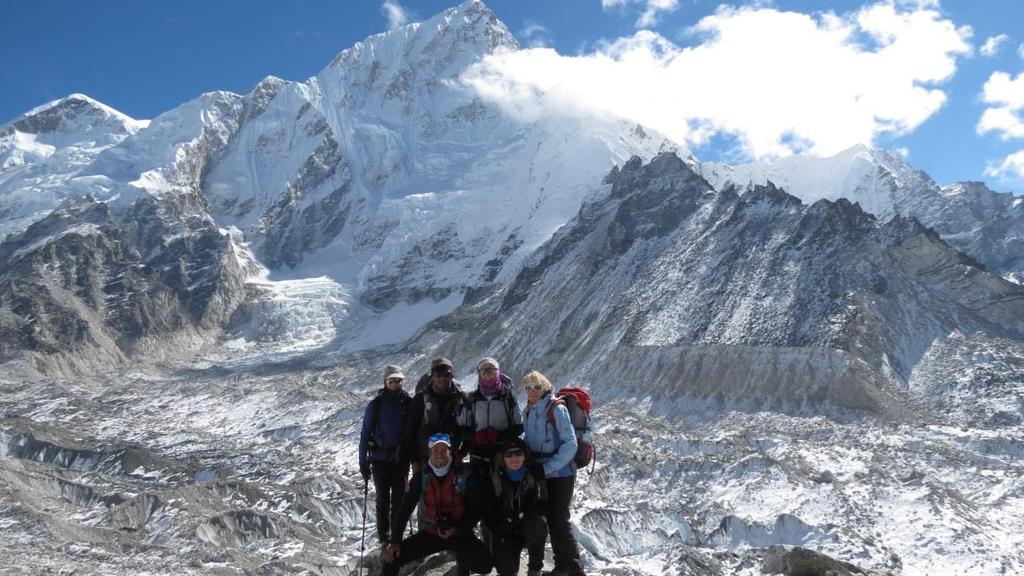 Si tratta di un trekking alternativo a quello, più tradizionale, del campo base dell Everest, che offre una vista magnifica delle cime dell Himalaya e del ghiacciaio Ngozumpa, il più grande in Nepal.