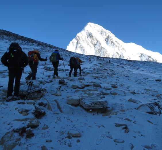 GIORNO 11 Trek da Thanknak lungo la via Cho La Pass (5367 mt) verso Lobuche (4940 mt). Cho La Pass è un altro spettacolo di questo viaggio.