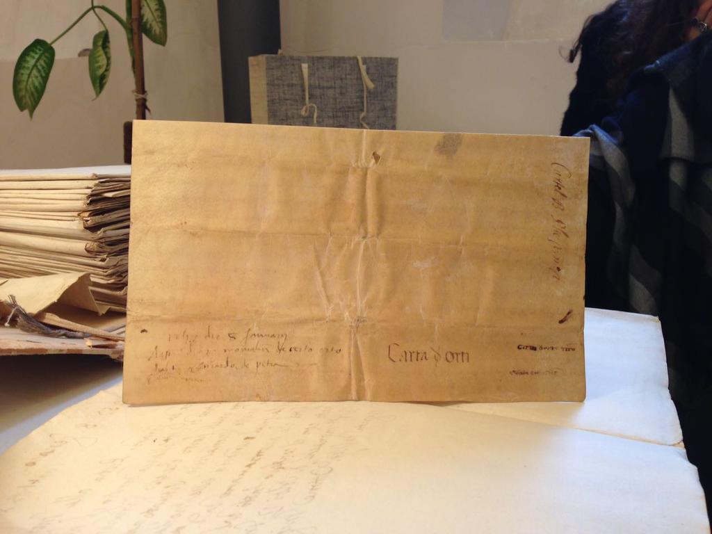 Il documento più antico presente è una pergamena che risale al 15 marzo 1246.